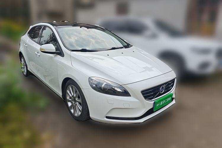 Used Volvo V40 2015 1.6T Zhiyi Edition
