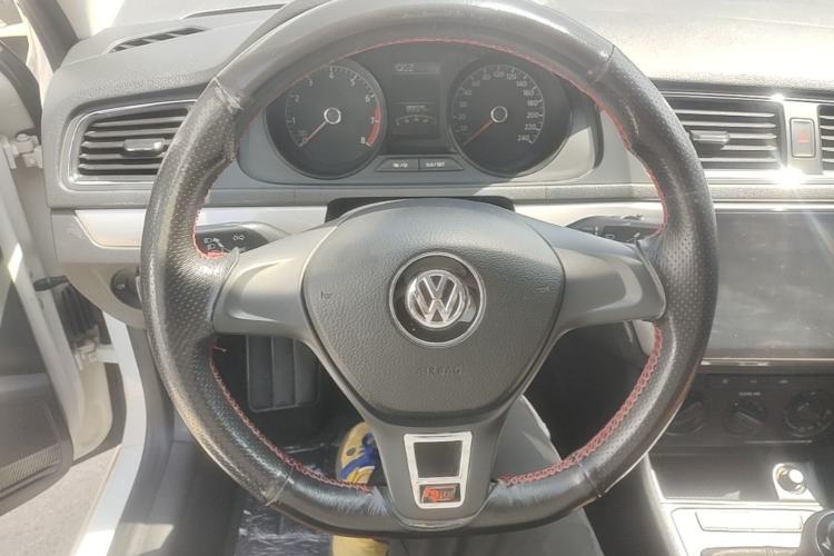 Used Volkswagen Lavida 2017 1.6L Manual Fashion Edition
