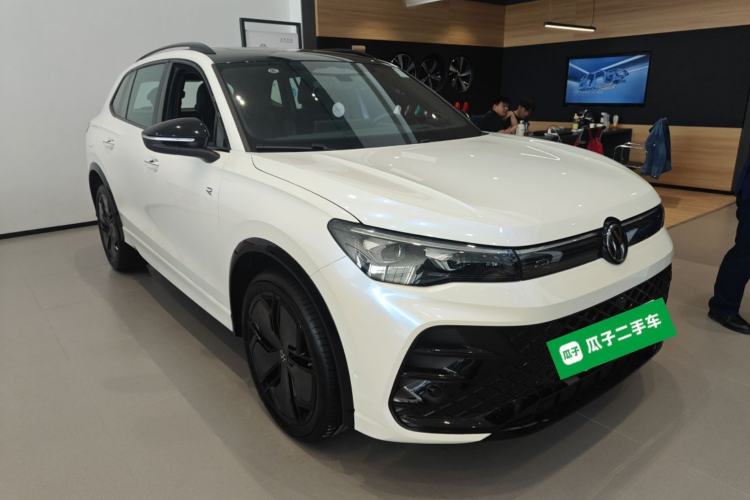 Used Volkswagen Tiguan L 2024 PRO 380TSI Four-Wheel Drive R-Line Prestige Edition Front Right 45 Deg