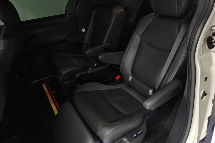 Used Toyota SIENNA 2021 2.5L Hybrid Platinum Edition Left Rear Seat