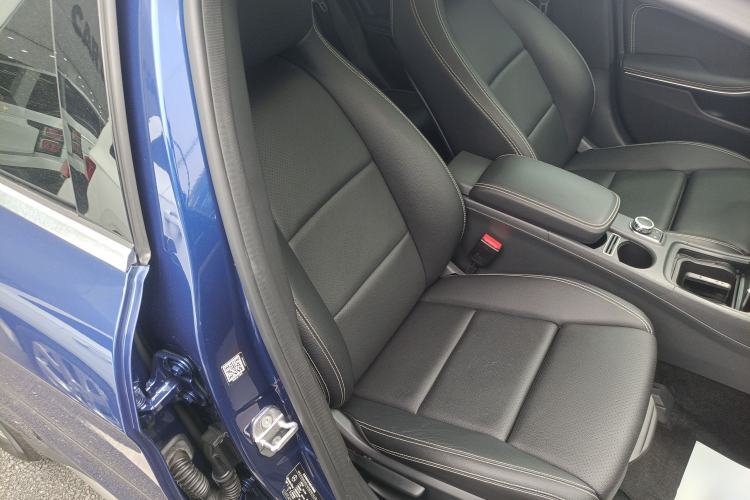 Used Mercedes-Benz GLA 2018 GLA 200 Sport Edition Right Front Seat