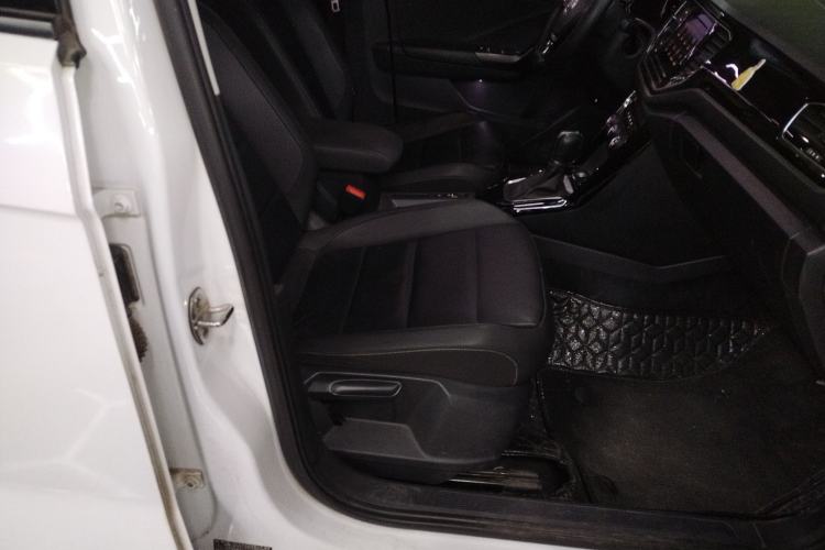 Used Volkswagen T-ROC 2020 280TSI DSG Two-Wheel Drive Comfort Version