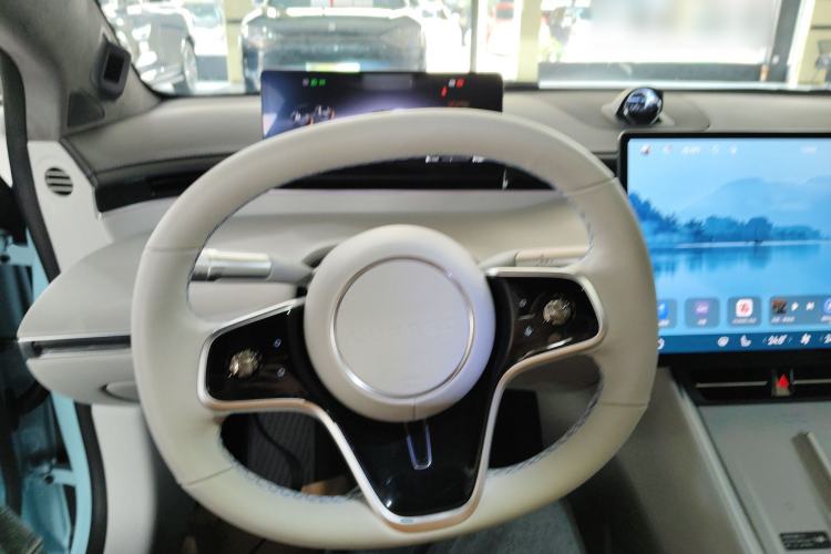 Used Hima Luxeed S7 2025 855 km Max
