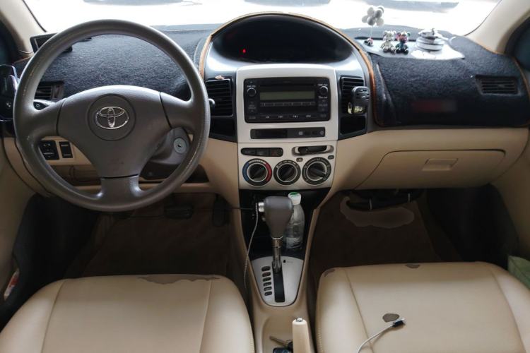 Used Toyota Vios 2006 1.5L GL-i AT Center Console