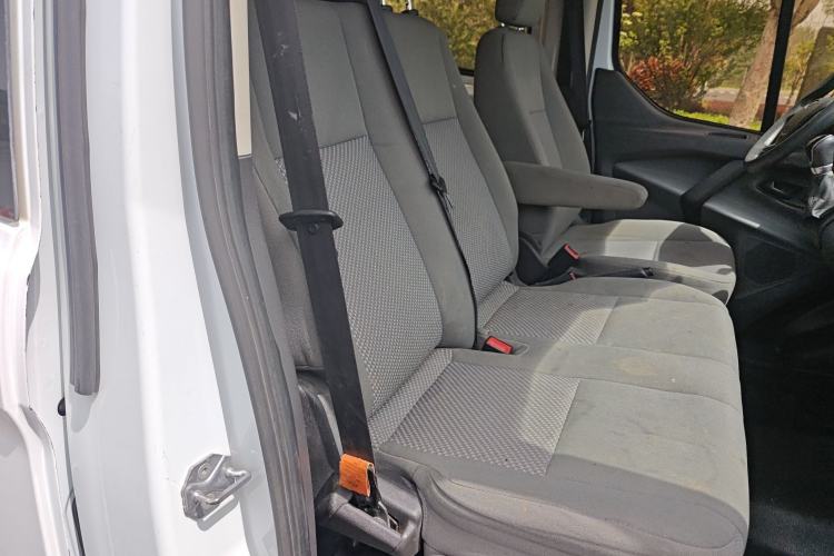 Used Ford Transit 2017 2.0T Diesel Multi-Purpose Commercial Vehicle Short Wheelbase Low Roof China V Standard