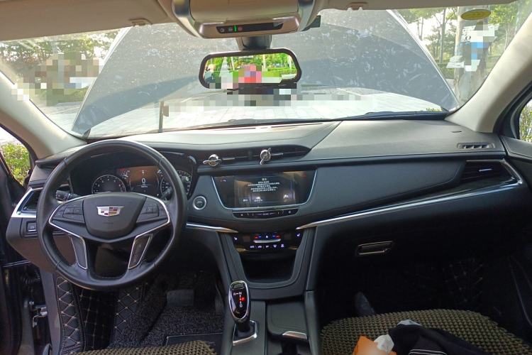 Used Cadillac XT5 2018 28T Four-Wheel Drive Luxury Model Center Console