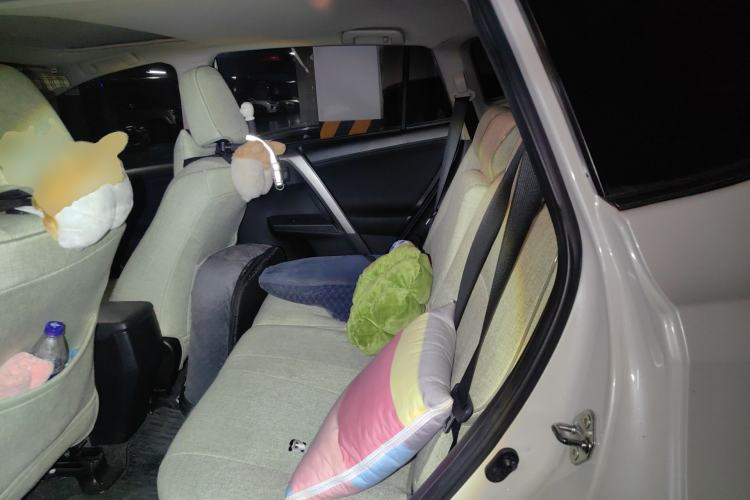 Used Toyota RAV4 2015 2.0L CVT Two-Wheel Drive Fashion Edition Left Rear Seat