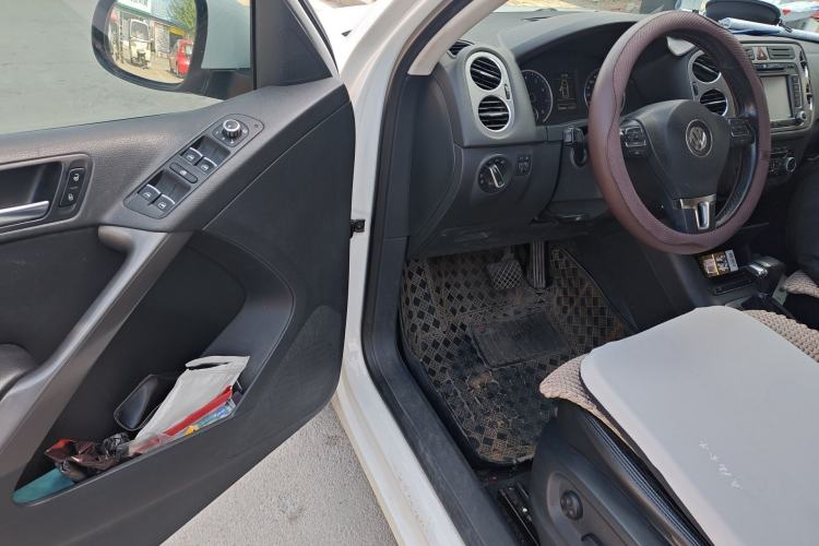 Used Volkswagen Tiguan 2010 2.0 TSI Automatic All-Wheel-Drive Elite Edition Driver Seat