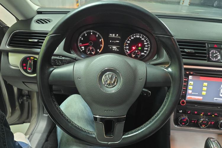Used Volkswagen Passat 2014 1.8TSI DSG Prestige Edition Steering Wheel