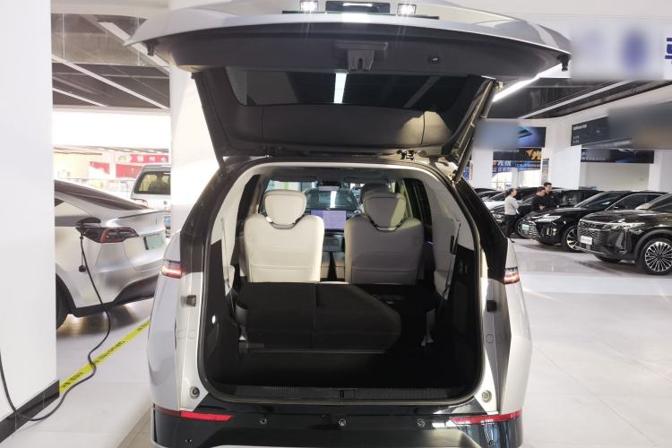 Used XPeng X9 2024 702 Ultra-Long Range Max
