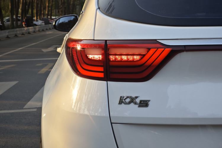 Used Kia KX5 2017 1.6T Automatic Two-Wheel Drive 15th Anniversary Special Edition DLX Exterior 8