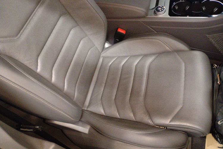 Used Volkswagen Touareg 2019 3.0 TSI RuiFeng Edition China VI Standard Right Front Seat