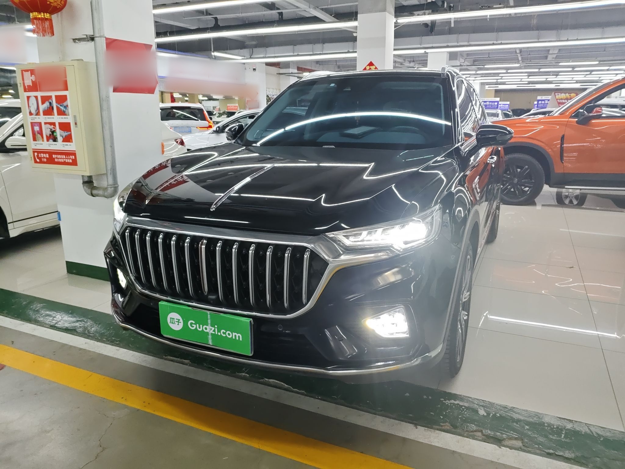 تحت مقدمة السيارة