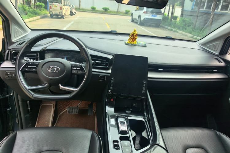 Used Hyundai Custo 2021 270TGDi Prestige LUX Center Console