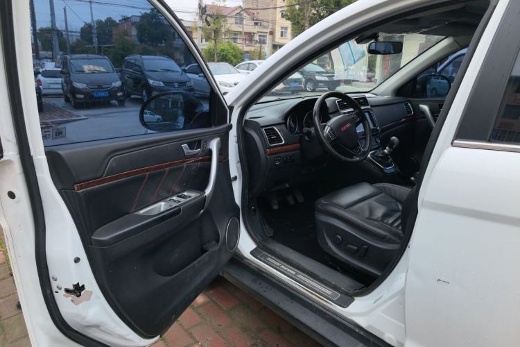 Used Haval H6 2015 Upgraded Model 1.5T Manual Two-Wheel Drive Prestige Version
