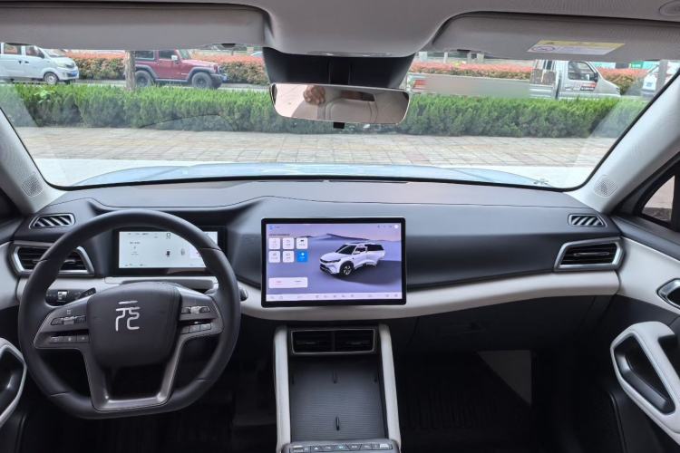 Used BYD Yuan UP 2025 Intelligent Driving Version 401 KM Dynamic Edition Interior 4