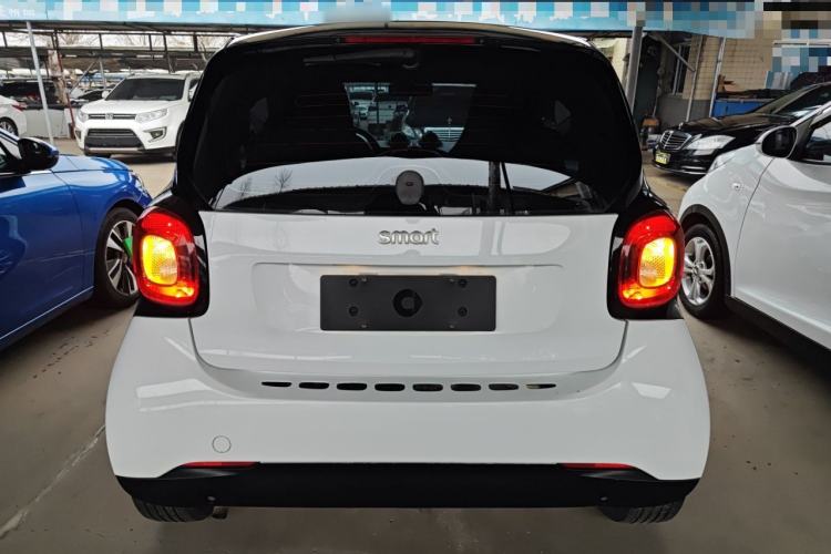 Used smart fortwo 2015 1.0L 52 kW hardtop Dynamic version
