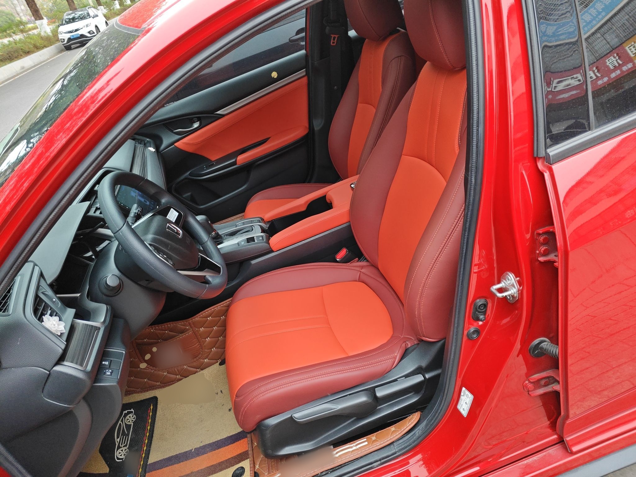 المقاعد الأمامية داخل السيارة