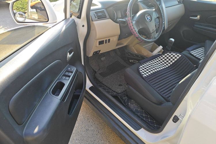 Used Venucia R50 2016 1.6L Manual Elite Edition
