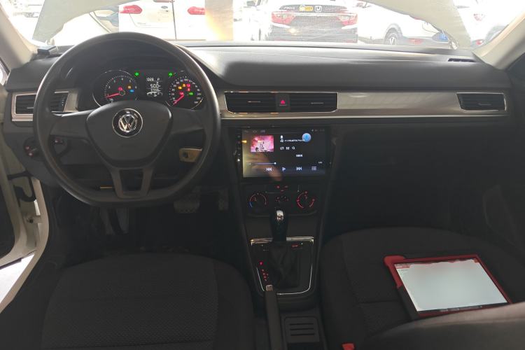 Used Volkswagen Bora 2018 1.5L Automatic Fashion Model Center Console