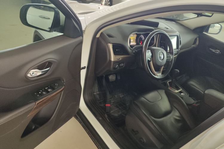 Used Jeep Cherokee 2016 2.0L Superior Edition