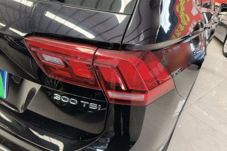 Used Volkswagen Tiguan L 2024 Outstanding Model 300TSI Automatic Two-Wheel Drive Longteng Edition Right Rear Taillight