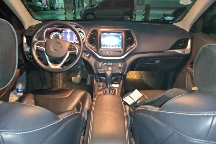 Used Jeep Cherokee 2016 2.4L Professional Smart Version

