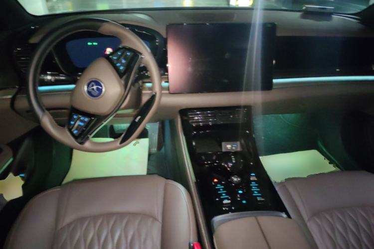 Used BYD Han 2023 EV Champion Edition 605KM Front-Drive Premium Model Center Console