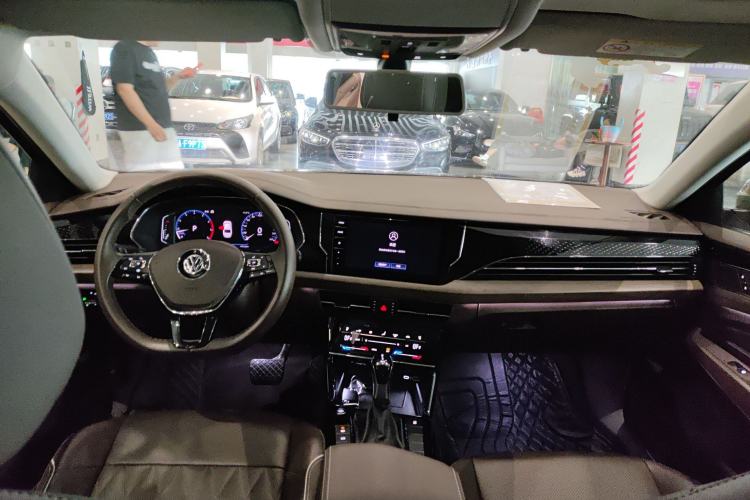 Used Volkswagen Passat 2020 330TSI Luxury Edition China VI Center Console