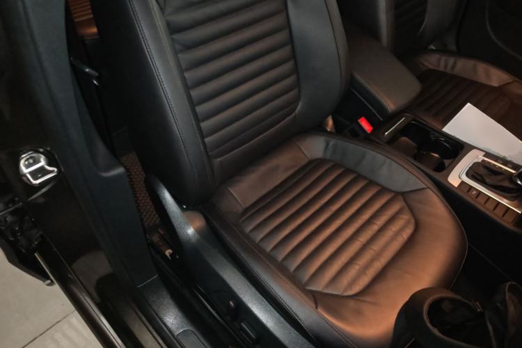 Used Volkswagen Magotan 2015 1.8TSI Advanced Model Right Front Seat