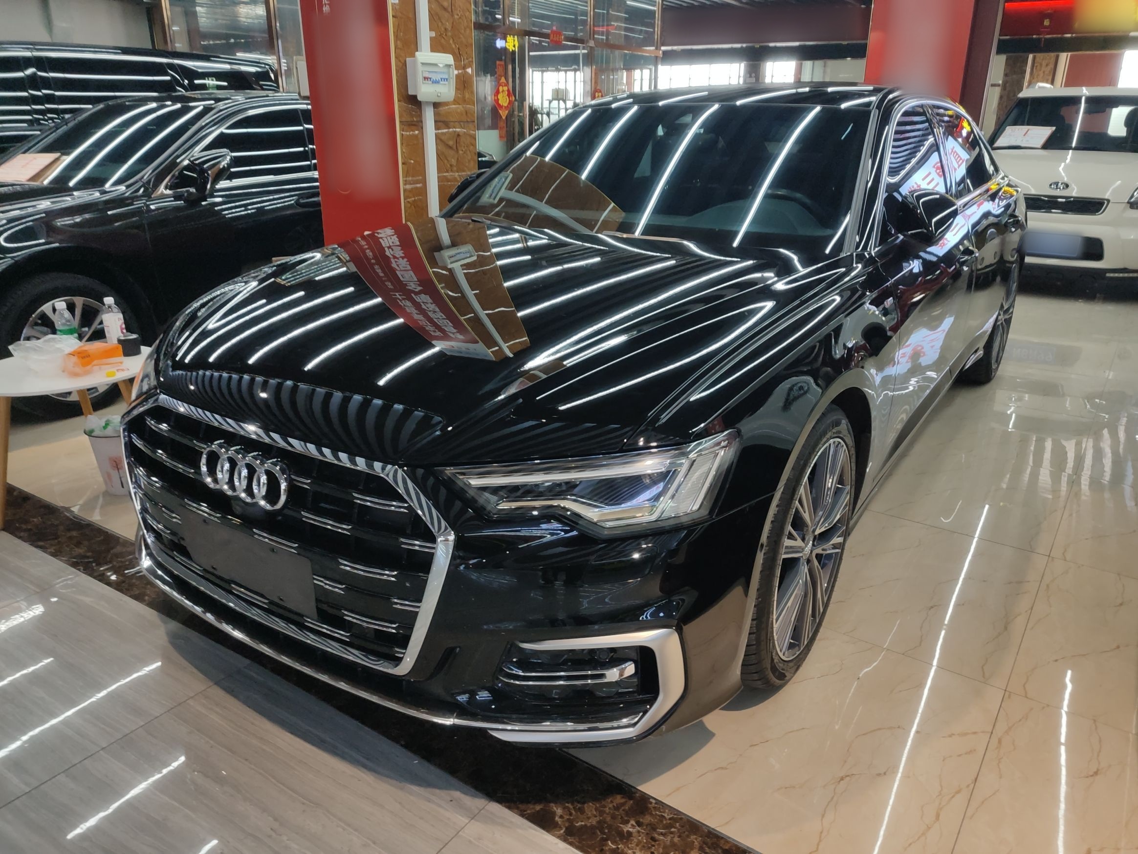 Под передней частью автомобиля