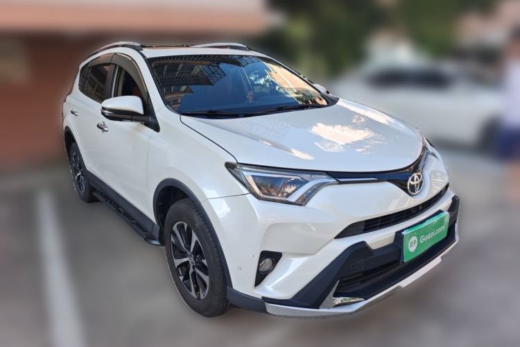 Used Toyota RAV4 2019 2.0L CVT Two-Wheel Drive Luxury Version China VI Standard