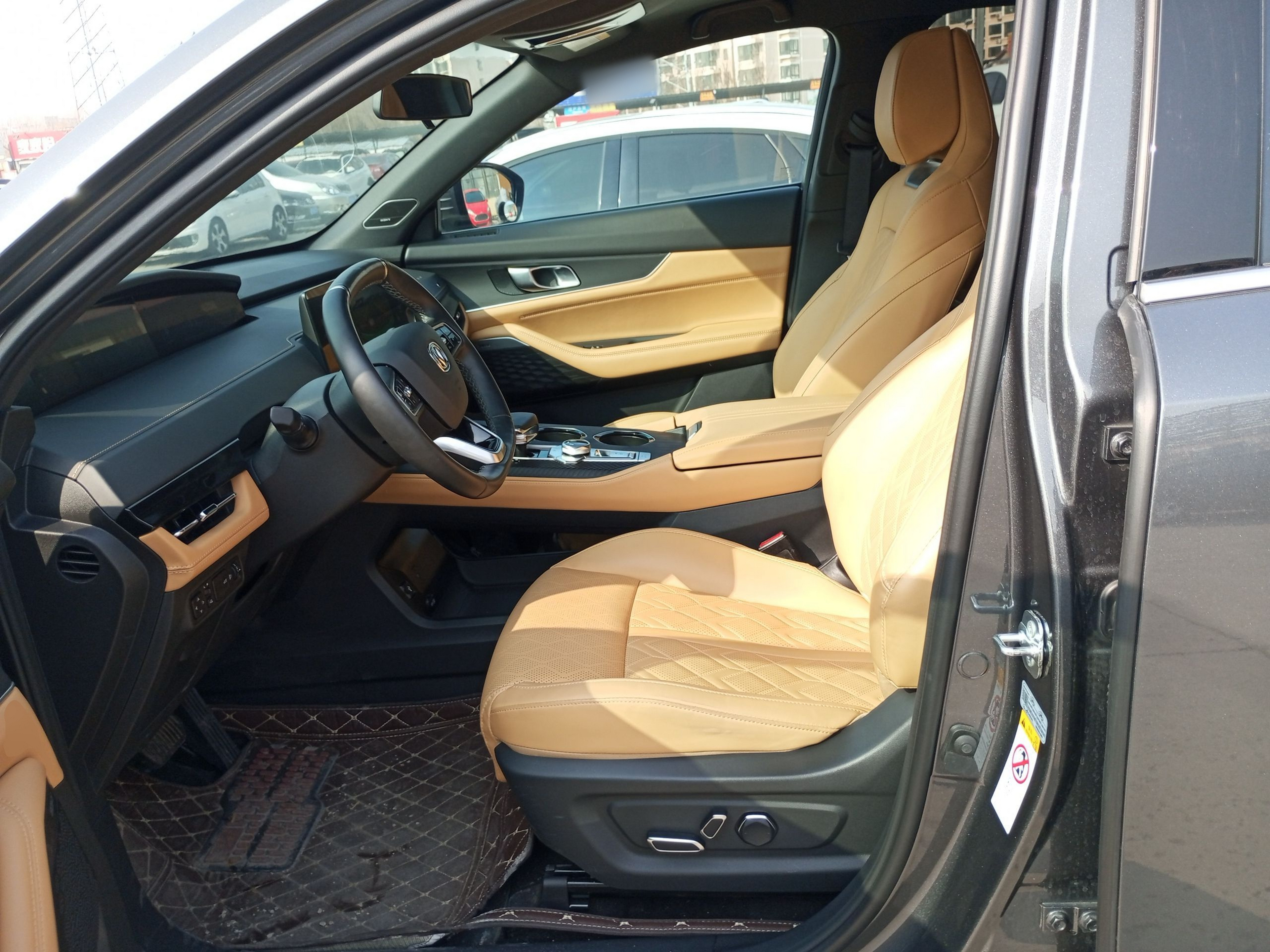 Переднее сиденье в автомобиле