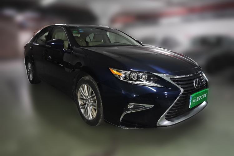 Used Lexus ES 2015 200 Elite Edition Front Right 45 Deg