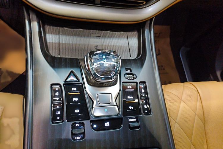 Used Denza D9 2024 DM-i 980 Four-Wheel Drive Flagship Model