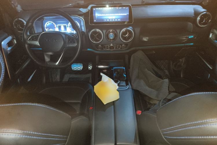 Used BAIC Off-Road BJ40 2020 2.0T Automatic Four-Wheel Drive Urban Hunter Edition Chivalrous Type Center Console