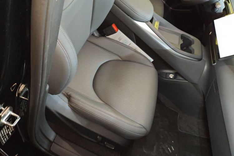 Used XPeng MONA M03 2025 600 with Ultra-Long Range Max Right Front Seat