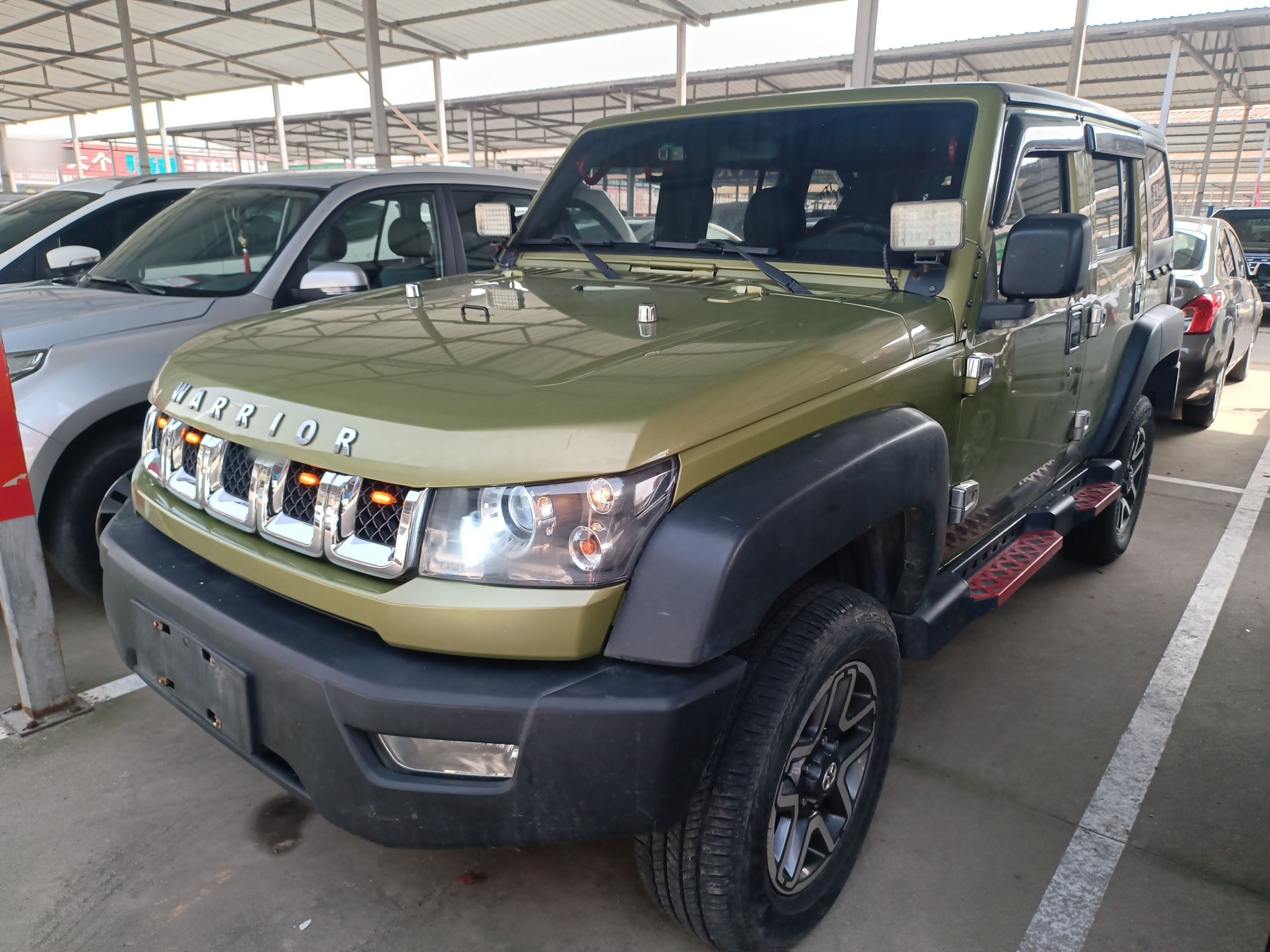 Под передней частью автомобиля