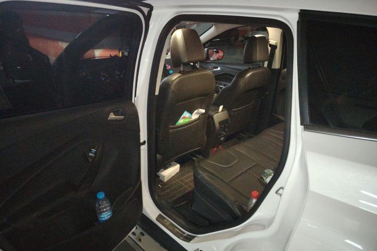 Used Ford Kuga 2015 2.0L GTDi Four-Wheel-Drive Sport Model
