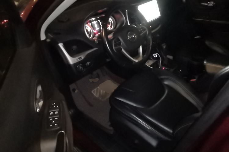 Used Jeep Cherokee 2016 2.4L Leading Edition Driver Seat