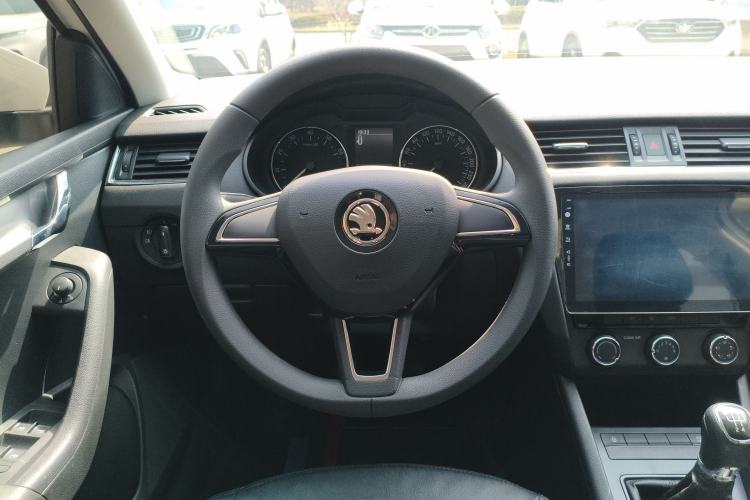 Used Skoda Octavia 2017 Classic Model 1.6L Manual Comfort Edition
