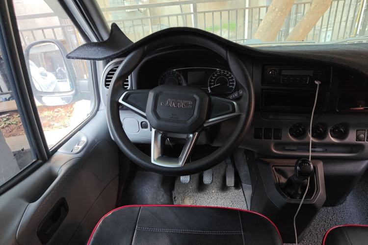 Used JMC Transit 2019 2.8T Commercial Version Short Wheelbase Mid-Roof 3-Seater China VI Standard JX493