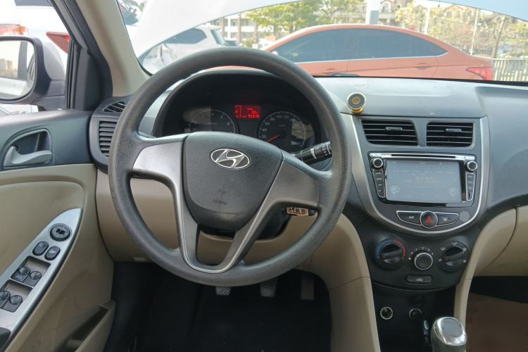 Used Hyundai Verna (older generation) 2014 1.4L Manual Smart GLS Trim Steering Wheel