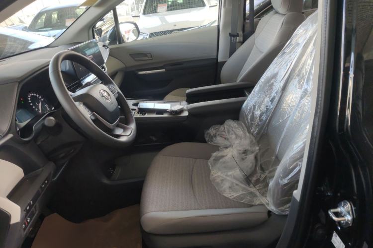 Used Toyota Sienna 2026 Model 2.5L Dual-Engine Two-Wheel-Drive Comfort Edition