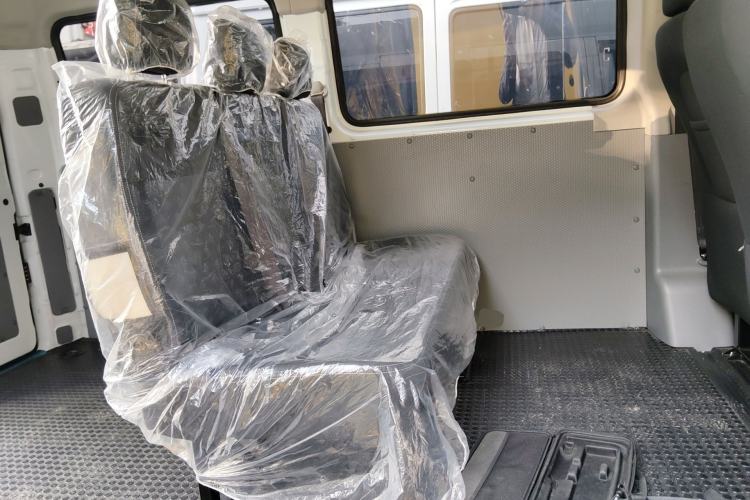 Used SAIC MAXUS Xintu V80 2024 Aotong Value Edition 6AMT Short Wheelbase Mid-Roof Model 127 Ps 5/6 Seats
