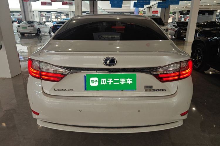 Used Lexus ES 2017 300h Mark Levinson Comfort Edition Rear