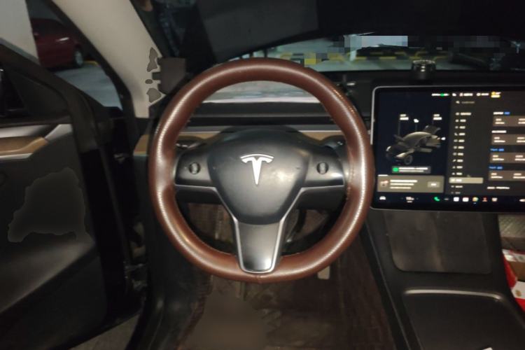 Used Tesla Model Y 2021 Standard Range Rear-Wheel Drive Version Steering Wheel