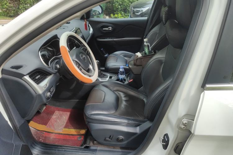 Used Jeep Cherokee 2016 2.4L Leading Edition Left Front Seat