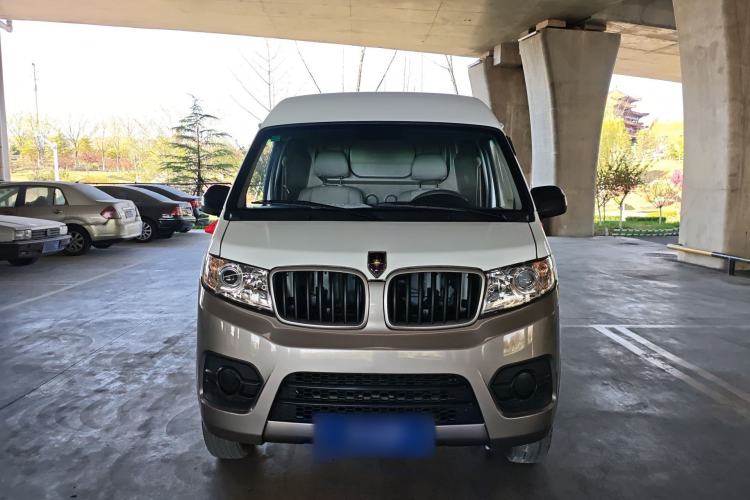 Used Jinbei New Hiace X30L 2022 1.5L Super Enjoyment Edition Air-Conditioning-Free Van China VI Standard SWC15M Front