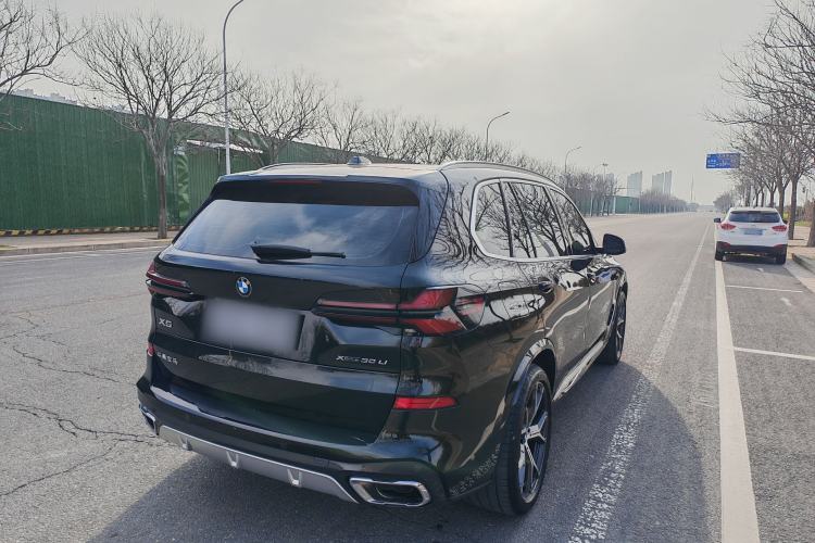 Used BMW X5 2023 xDrive 30Li Luxury M Sport Package
